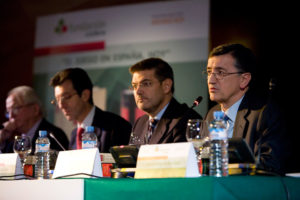 El Presidente de CODERE, José Antonio Martínez, acompañado por  Rafael Catalá, secretario de Estado de Planificación e Infraestructuras y el responsable de Juego en la Comunidad de Madrid, Fernando Prats