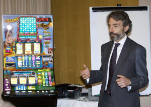 Francesc Poveda, Director General de GiGames fue el encargado de introducir la presentación de 
Ruta 777 y i-Stones ante los operadores en su cita de Madrid