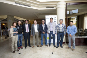 El responsable de ventas de la Comunidad de Madrid, Manuel Álvarez, junto a algunos de los operadores