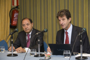 José Ballesteros y Fernando Prats, durante la ponencia de éste último, encargado de la Inauguración de la Jornada con la ponencia "El régimen genérico fiscal del juego privado"