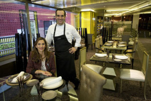 Paula Arriaga junto al chef Mario Sandoval